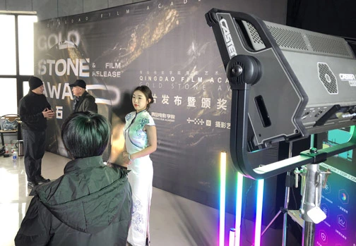 عجلة X جائزة حجر الذهب