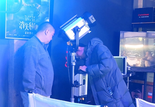 أضواء لوحة وأضواء كاشفة